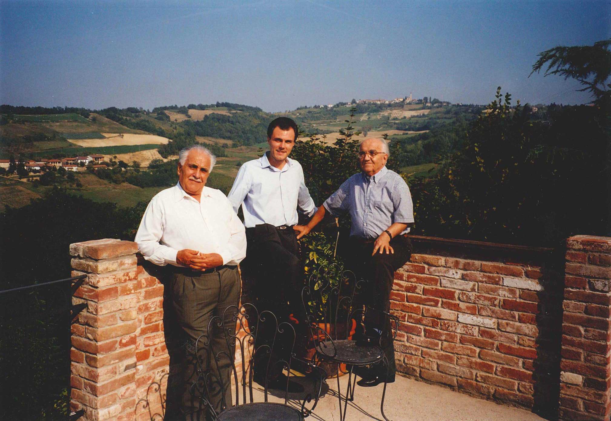 Giovenale Panero [a sinistra] per il suo ottantesimo compleanno con il figlio e il fratello, 7 settembre 1999.